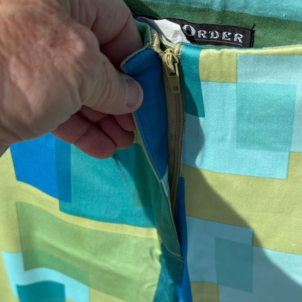 Colorful Geometric Pattern Pants - Picture 3 of 6